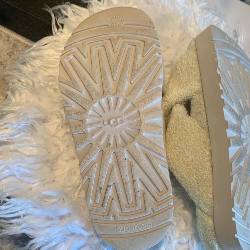UGG yellow Plush Slippers - Picture 10 of 11